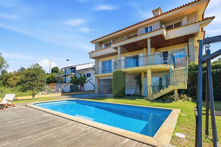 Imagem Piscina de  moradia independente em Rua Casa Branca