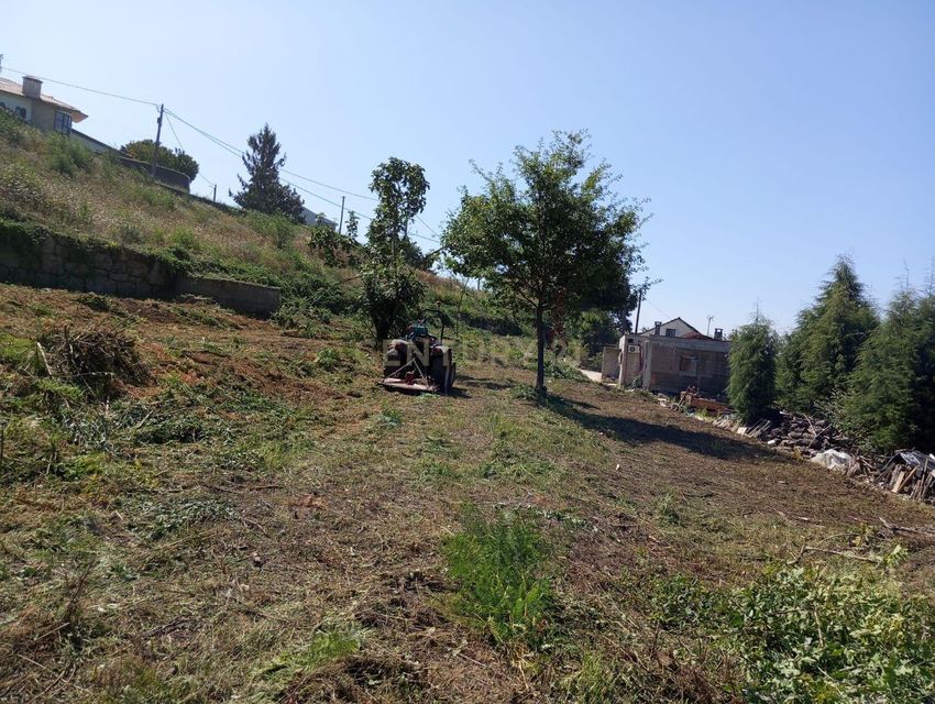 Imagem de terreno em R. do Serrado, 40