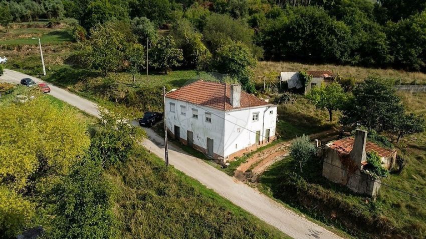 Imagem Fachada de  moradia independente em Penela e Rabaçal
