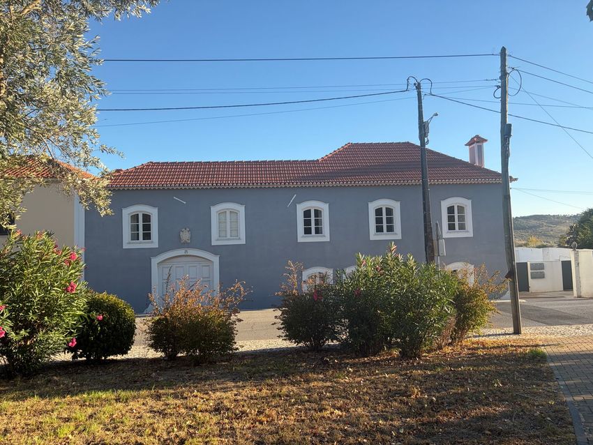 Imagem Fachada de  moradia geminada em Rua Coronel Lobo da Costa, 365