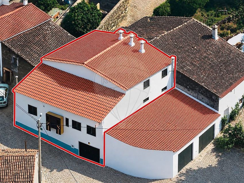 Imagem Fachada de edifício industrial em Travessa do Outeiro