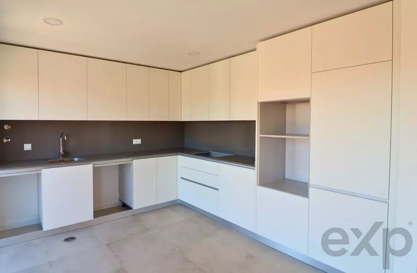 Imagem Cozinha de apartamento t3 em Quinta da Pinheira s/n