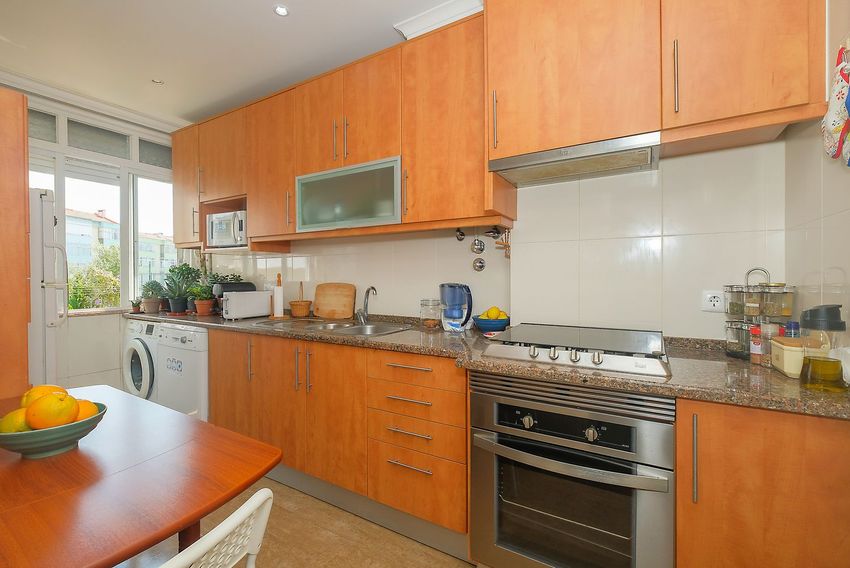 Imagem Cozinha de apartamento t2 em Rua Professor Egas Moniz