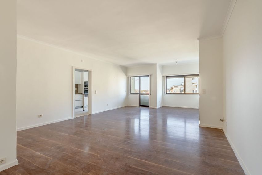 Imagem Sala de estar de apartamento t4 em Rua do Marechal Saldanha