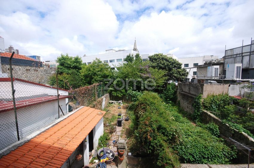 Imagem Jardim de  moradia independente em Rua do Almada, 498