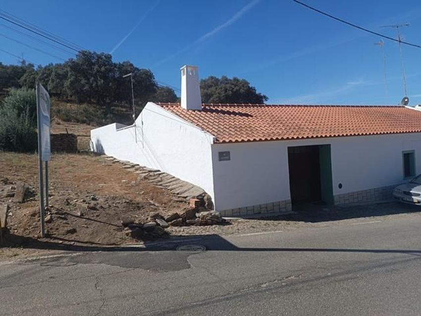 Imagem Fachada de  moradia geminada em Rua das Varandas, 58