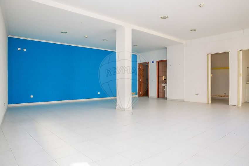 Imagem Divisão de espaço comercial em Rua da Fonte, 24