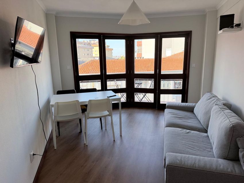 Imagem Sala de estar de apartamento t3 em Rua do Marquês de Sá da Bandeira, 550