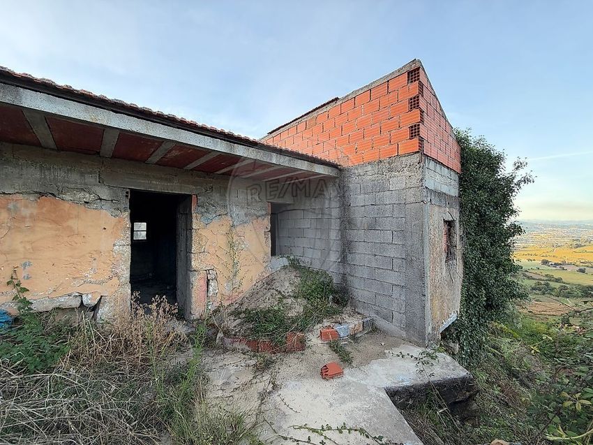 Imagem Fachada de  moradia independente em Lugar de Fontão s/n