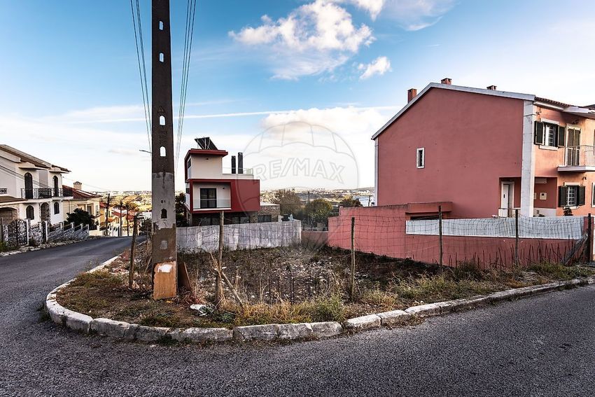 Imagem de terreno em Rua Cidade de Tavira