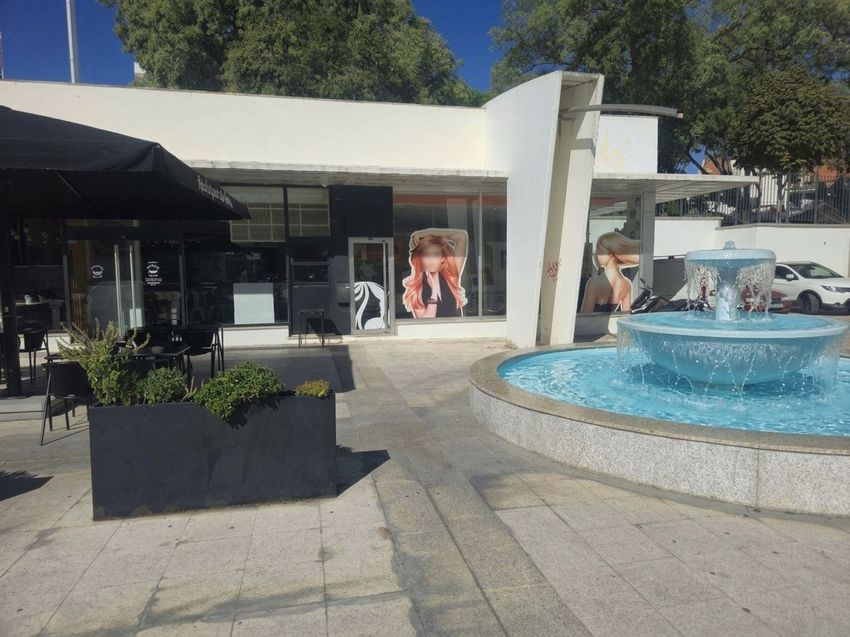 Imagem Piscina de espaço comercial em Largo Gabriel Pedro