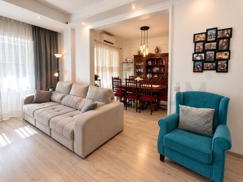 Imagem Sala de estar de apartamento t4 em Rua Mariano Coelho