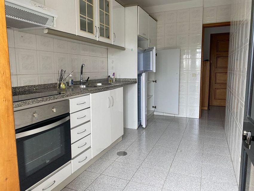 Imagem Cozinha de apartamento t2 em Rua Manuel Ferreira Pinto, 164