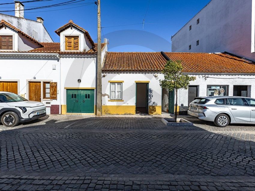 Imagem Fachada de  moradia independente em Golegã