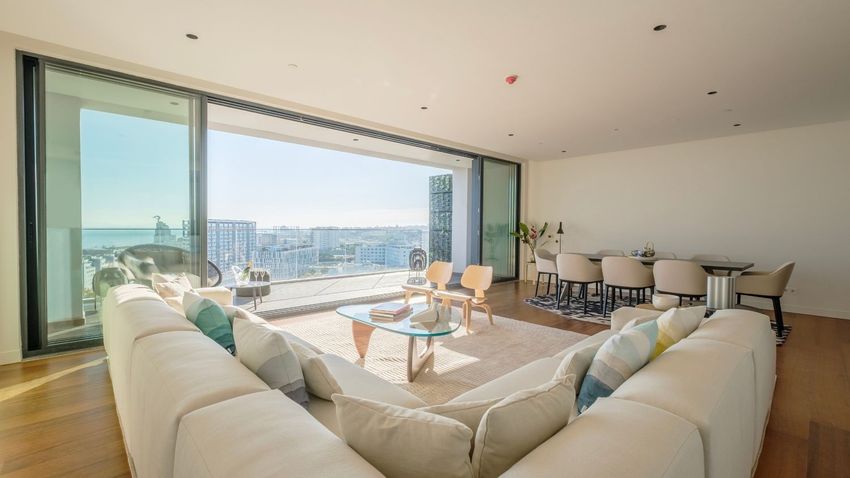Imagem Sala de estar de apartamento t3 em Príncipe Perfeito s/n