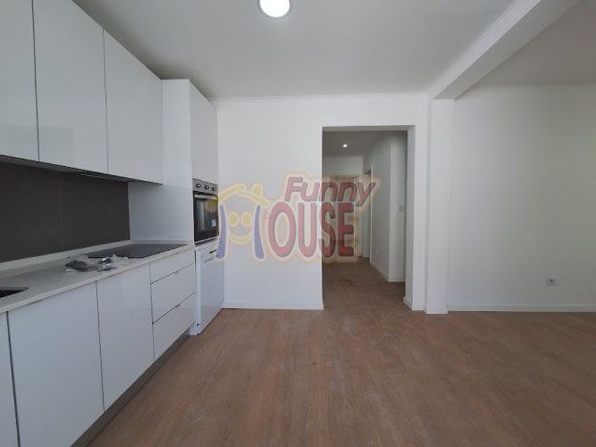 Imagem Cozinha de apartamento t2 em Rua Mestre Afonso Domingues