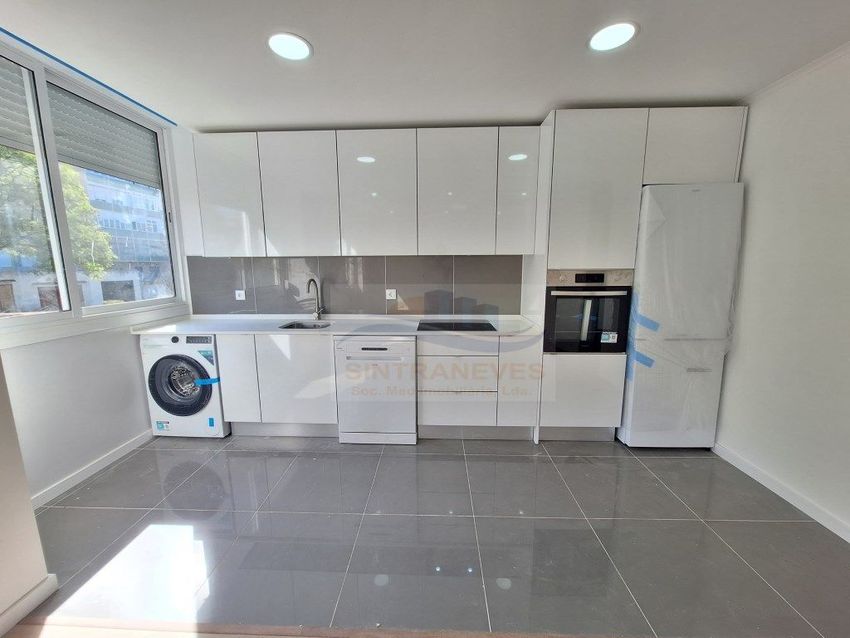 Imagem Cozinha de apartamento t2 em Centro da Amadora