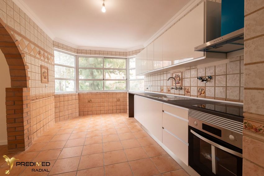 Imagem Cozinha de apartamento t2 em Rua Professor Rui Luís Gomes