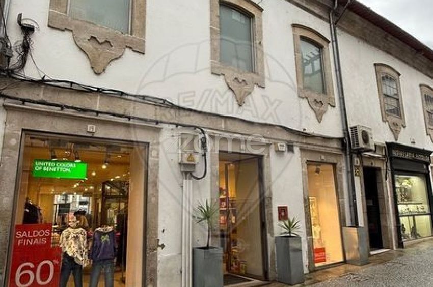 Imagem Fachada de espaço comercial em Rua António de Azevedo s/n