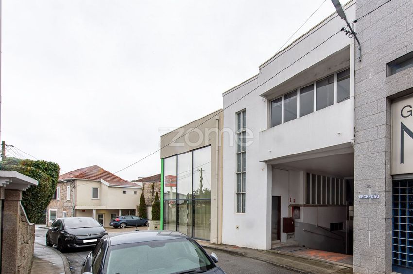 Imagem Fachada de armazém em Rua Fernão de Magalhães, 365