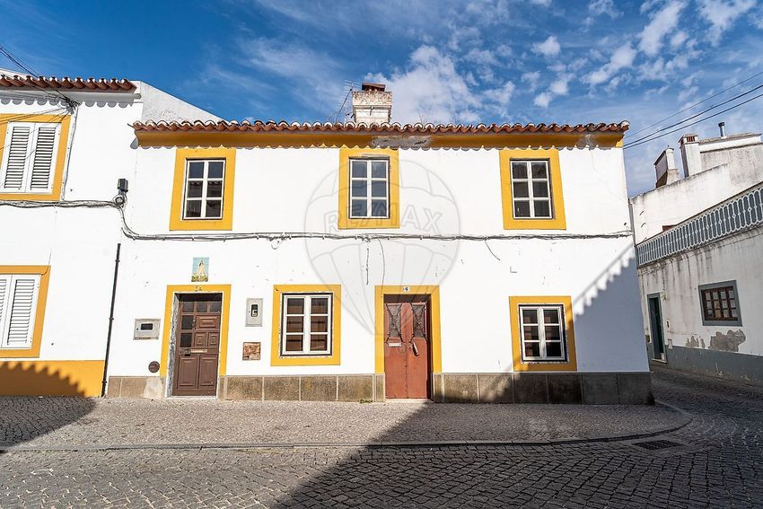 Imagem Fachada de  moradia independente em Rua Cândido dos Reis