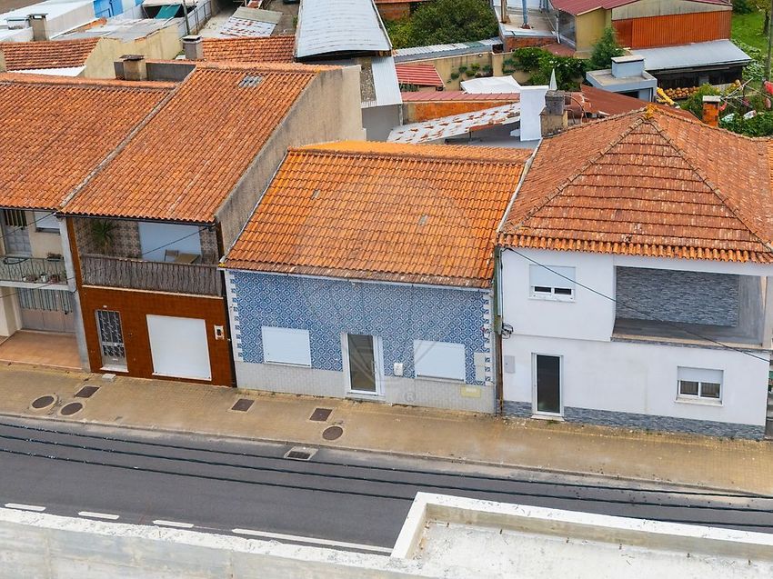 Imagem Fachada de  moradia independente em Rua Doutor Luís Saraiva