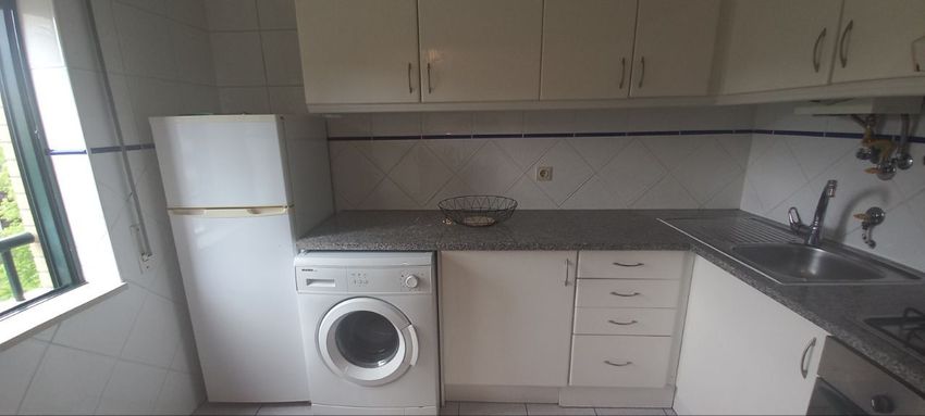 Imagem Cozinha de apartamento t1 em Rua Cónego Rafael Álvares da Costa, 126