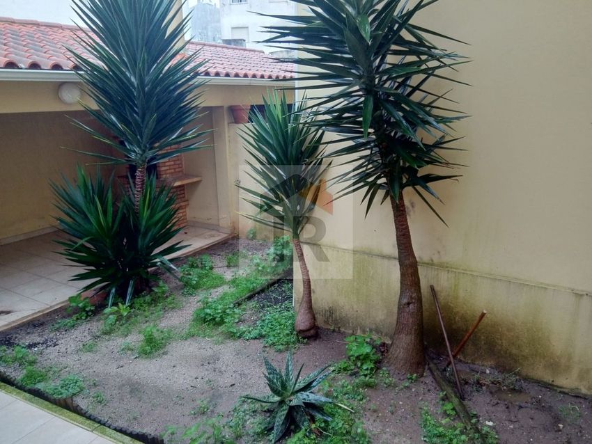Imagem Jardim de apartamento t2 em Santo Onofre e Serra do Bouro