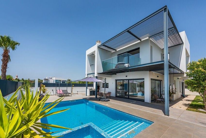 Imagem Piscina de  casa ou moradia em Caminho das Canas Verdes