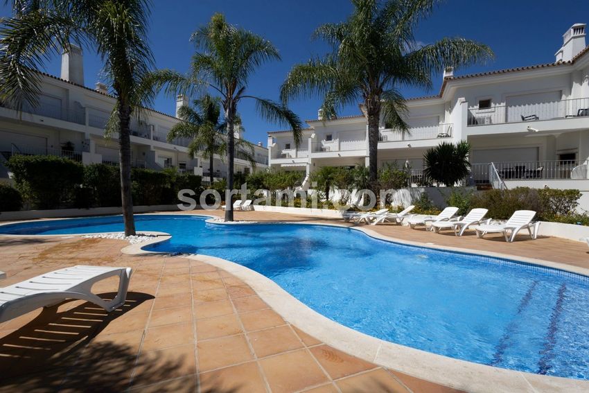 Imagem Piscina de  moradia em banda em Boliqueime