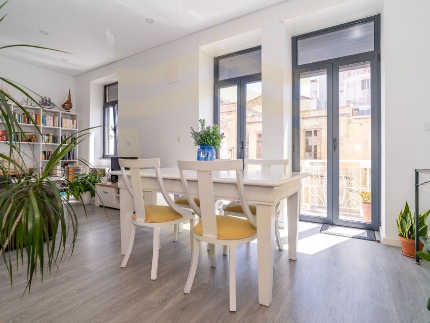 Imagem Sala de estar de apartamento t2 em Rua Fernando Tomás, 90