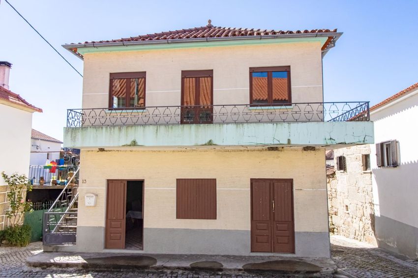Imagem Fachada de  moradia independente em Pousafoles do Bispo