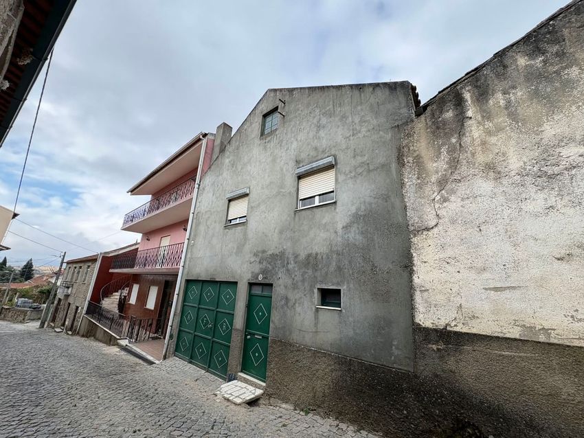 Imagem Vistas de  casa de aldeia em Rua do Asilo, 9