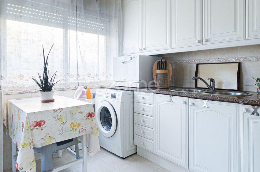 Imagem Cozinha de apartamento t2 em Rua das Amoreiras s/n