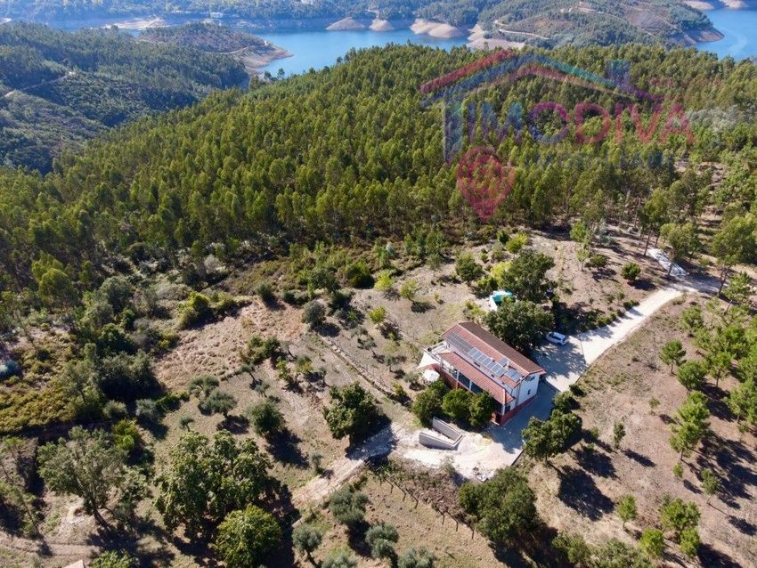 Imagem Vistas de  moradia independente em Pedrógão Pequeno