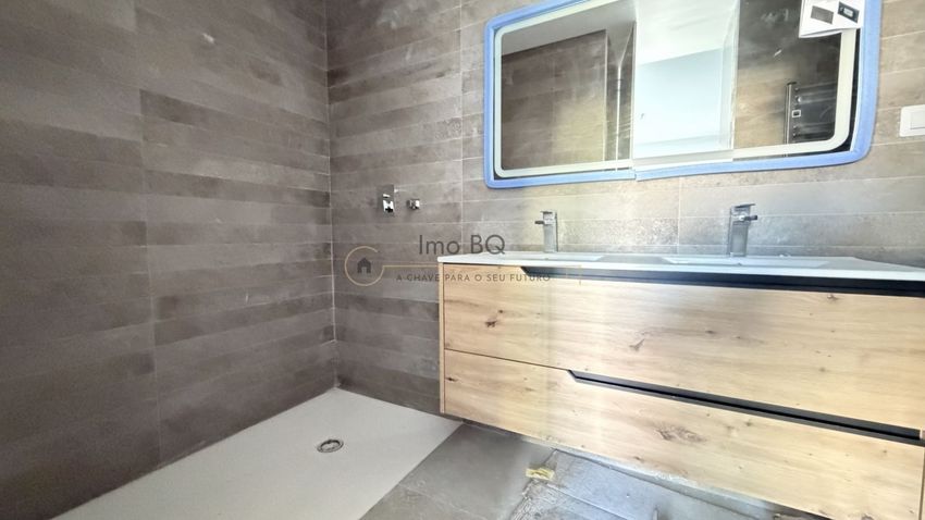 Imagem Casa de banho de apartamento t3 em Rua dos Correios