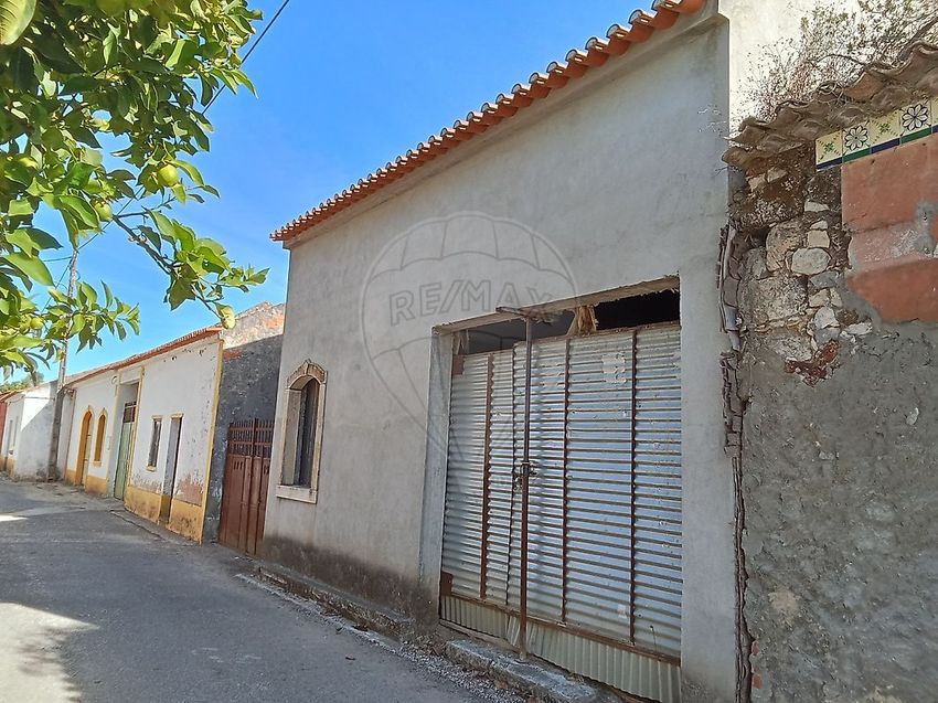 Imagem Fachada de armazém em Manique do Intendente - Vila Nova de São Pedro - Maçussa