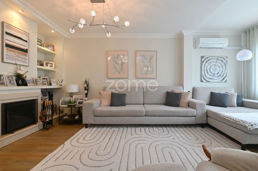 Imagem Sala de estar de  moradia geminada em Rua Barbosa Du Bocage, 95