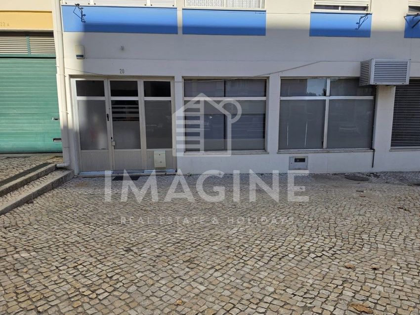 Imagem Arrecadação de armazém em Avenida Nuno Álvares, 46
