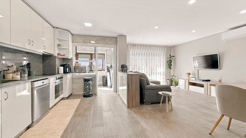 Imagem Sala de estar de apartamento t3 em Rua Morangal, 50
