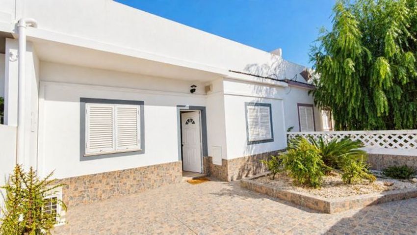 Imagem Fachada de  moradia independente em Estrada de Alvor