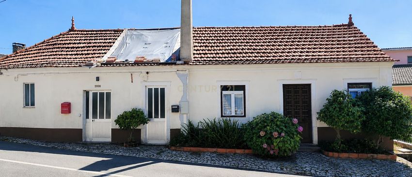 Imagem Fachada de  moradia independente em Rua de São Miguel, 2085