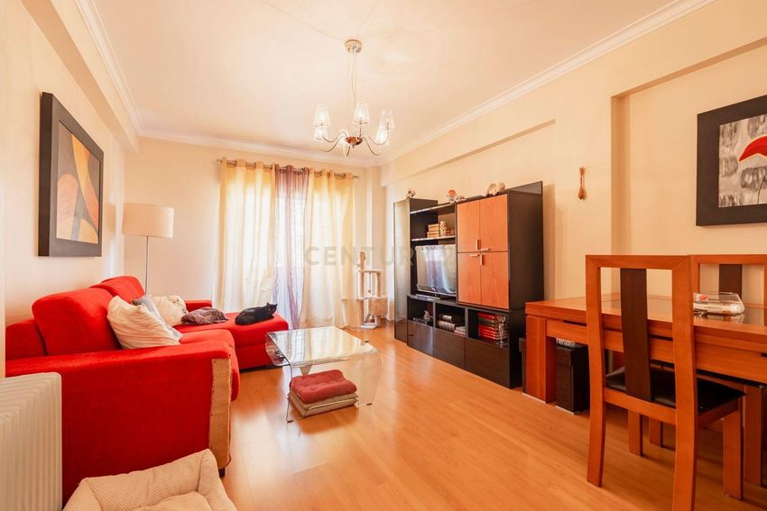 Imagem Sala de estar de apartamento t2 em Rua Professor Rui Luís Gomes, 9