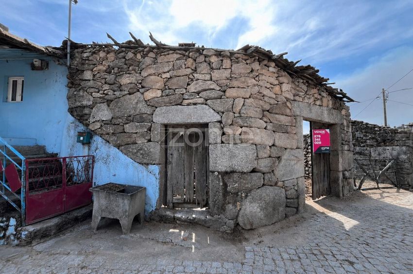 Imagem Fachada de  moradia independente em Paradela