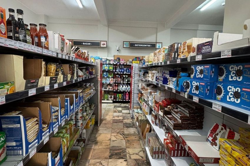 Imagem Arrecadação de espaço comercial em Rua Doutor Aurélio Ricardo Belo, 8