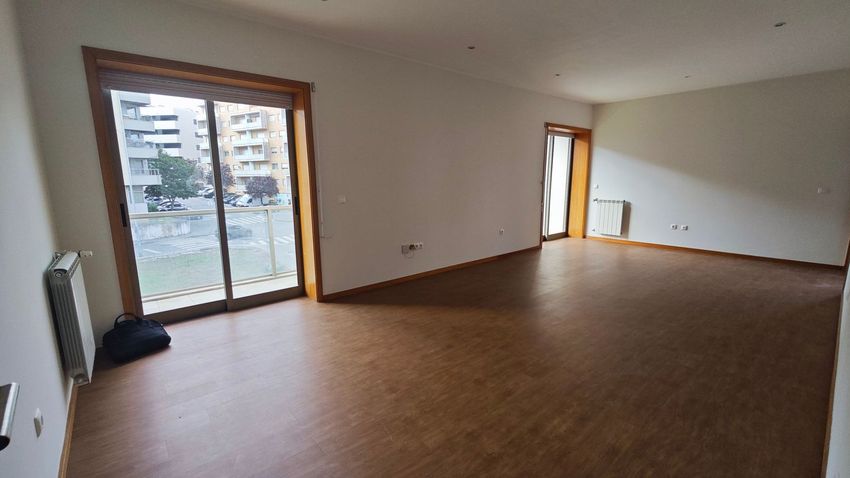 Imagem Sala de estar de apartamento t2 em Rua de Cortinha s/n