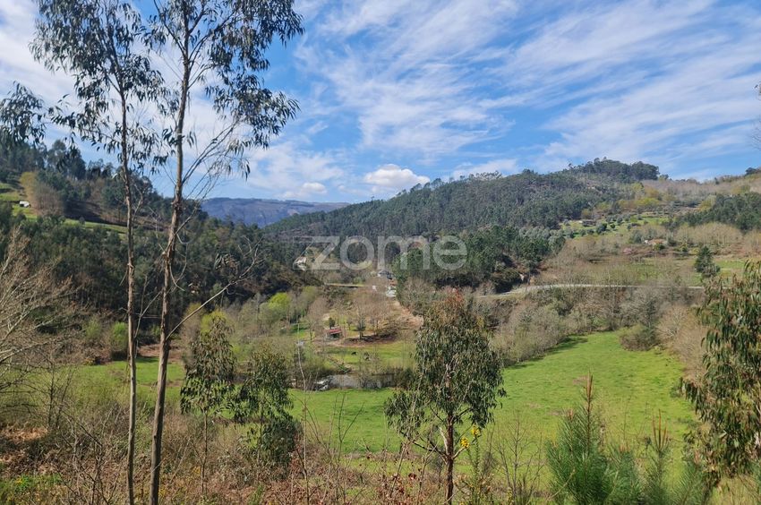 Imagem Vistas de terreno em Rua da Igreja s/n