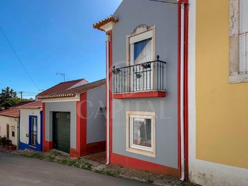 Imagem Fachada de  casa ou moradia em Carvoeira e Carmões