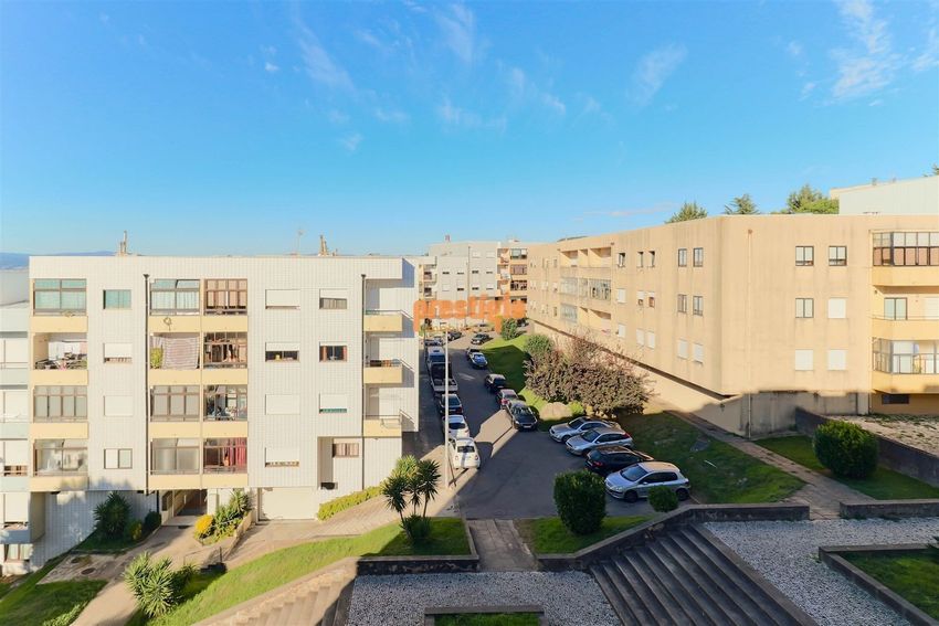 Imagem Vistas de apartamento t1 em Rua Tenente Coronel Dias Pereira, 12