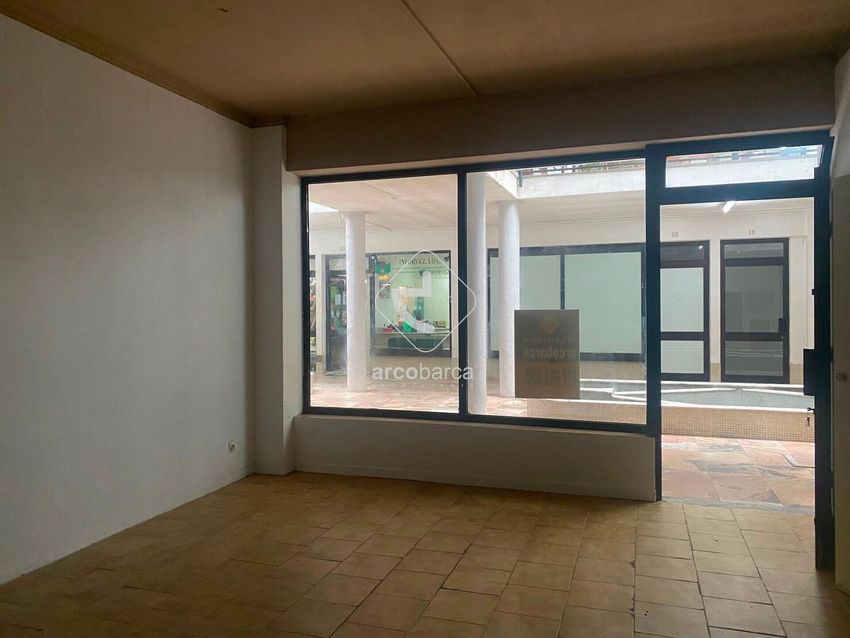 Imagem de espaço comercial em Rua Doutor Félix Alves Pereira, 50